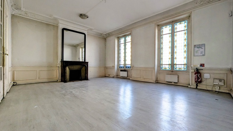 Local professionnel à Saint-Denis, 65,04 m²